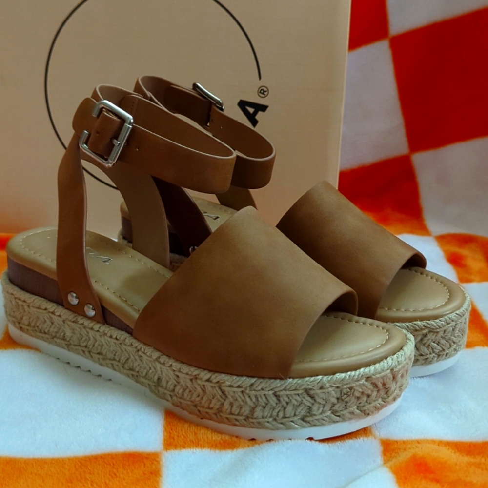 Soda Platform Sandals in Tan